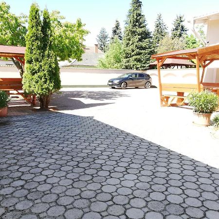 Hajdúszoboszló Imola Es Andrea Apartmanhaz מראה חיצוני תמונה