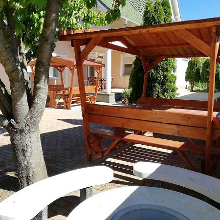 Hajdúszoboszló Imola Es Andrea Apartmanhaz מראה חיצוני תמונה