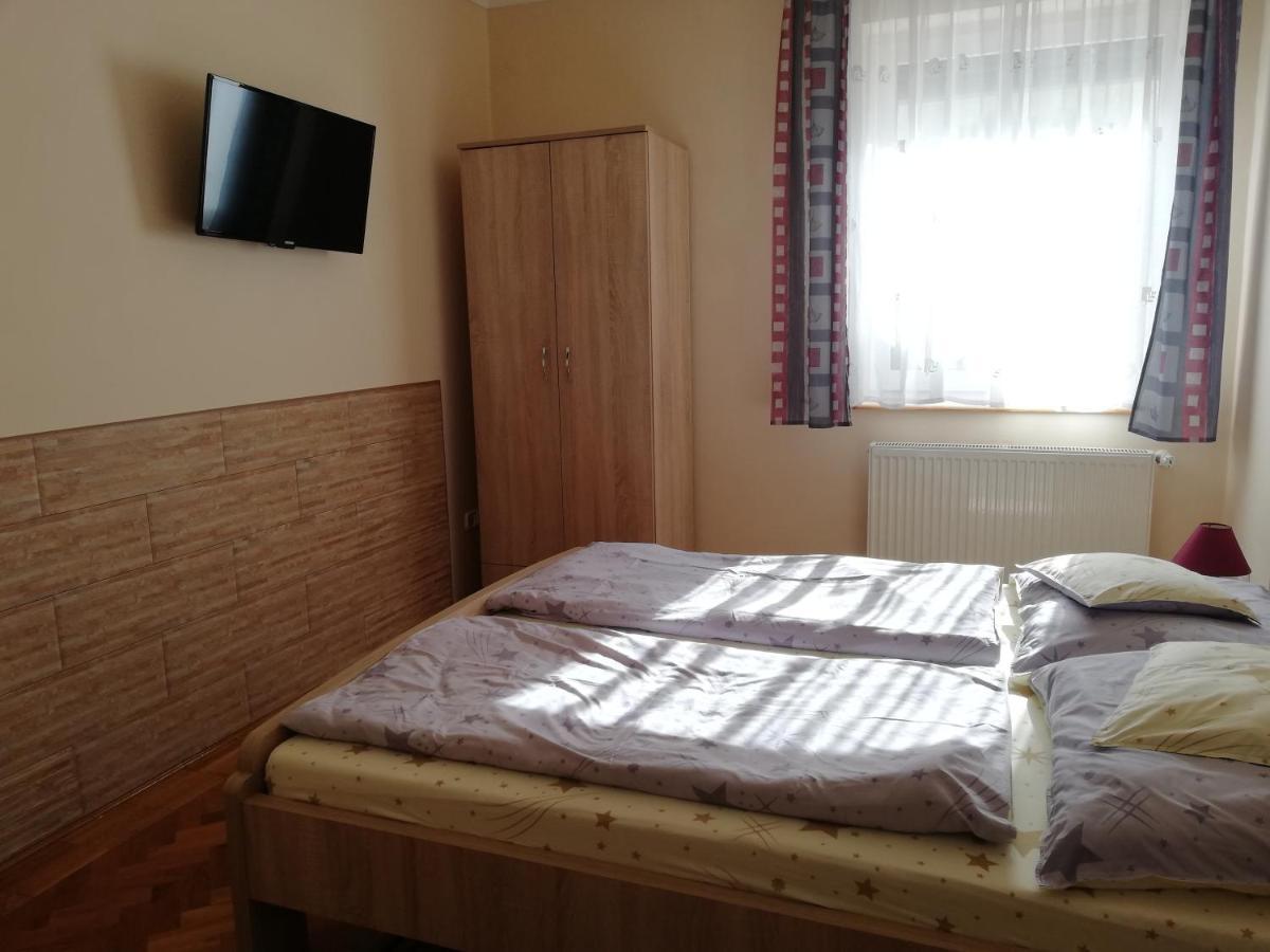 Hajdúszoboszló Imola Es Andrea Apartmanhaz מראה חיצוני תמונה