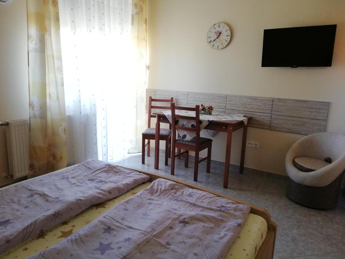 Hajdúszoboszló Imola Es Andrea Apartmanhaz מראה חיצוני תמונה