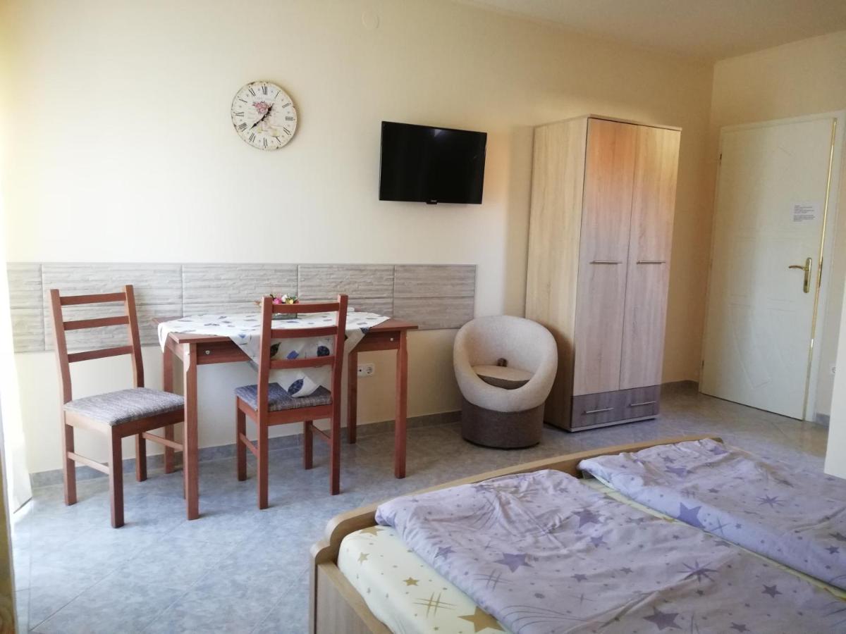 Hajdúszoboszló Imola Es Andrea Apartmanhaz מראה חיצוני תמונה