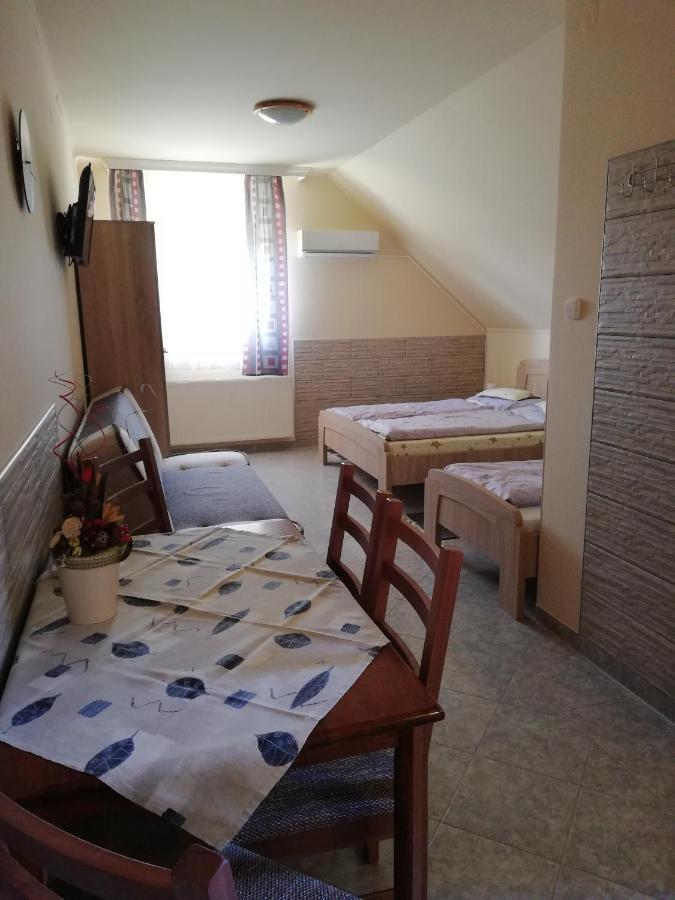 Hajdúszoboszló Imola Es Andrea Apartmanhaz מראה חיצוני תמונה