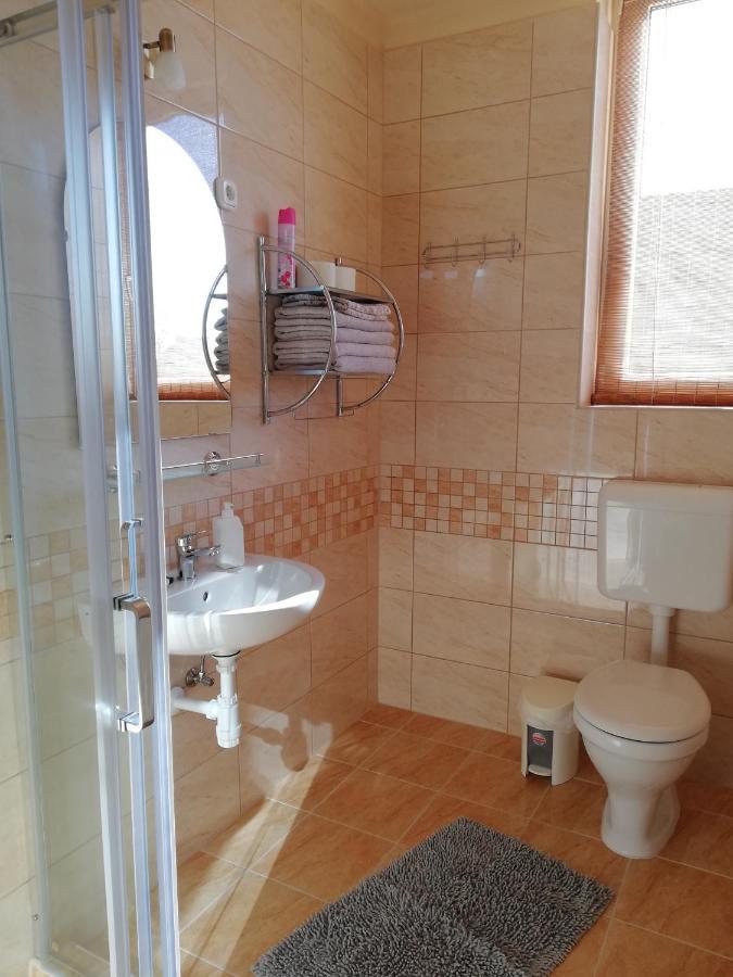 Hajdúszoboszló Imola Es Andrea Apartmanhaz מראה חיצוני תמונה