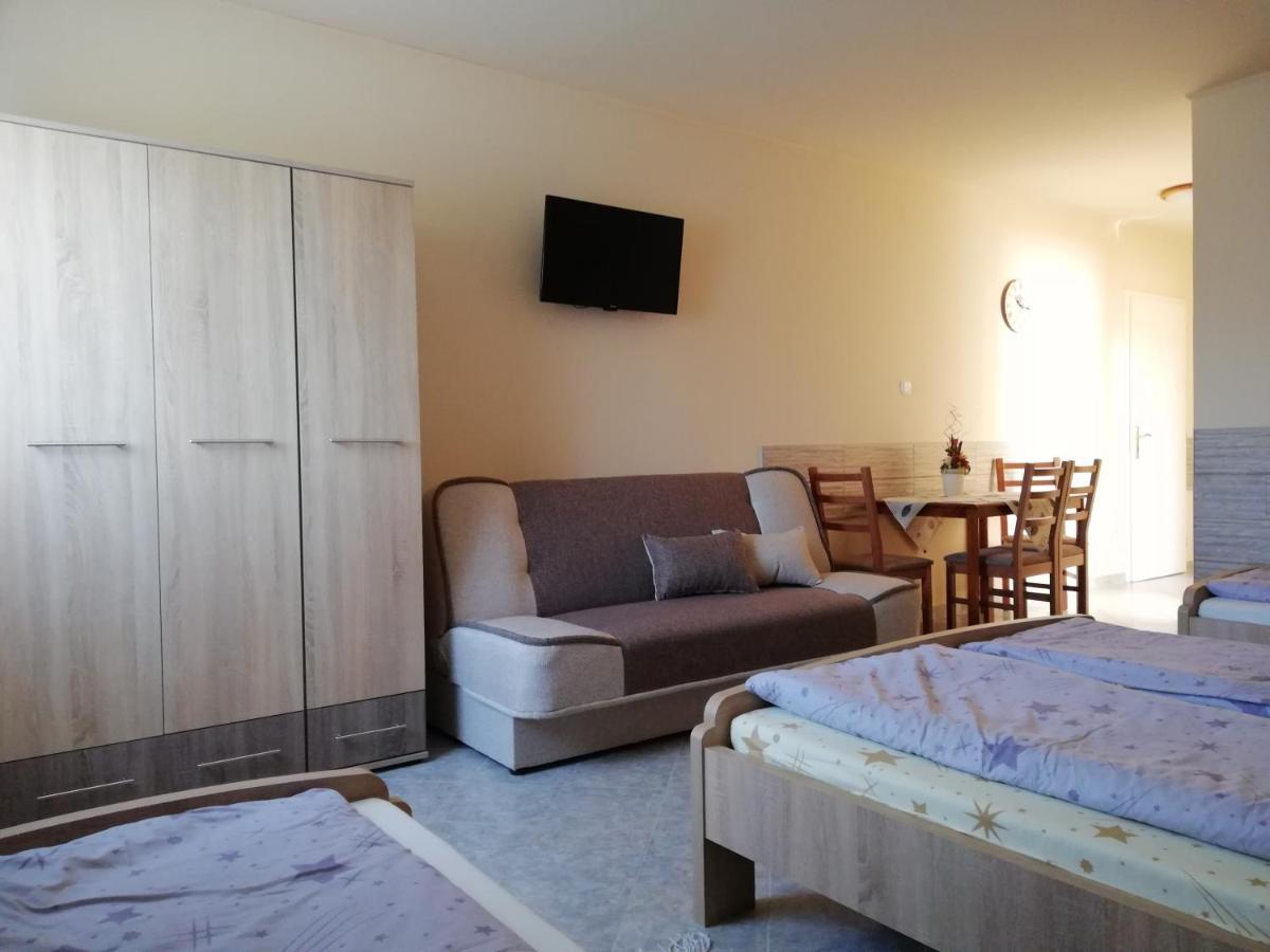 Hajdúszoboszló Imola Es Andrea Apartmanhaz מראה חיצוני תמונה