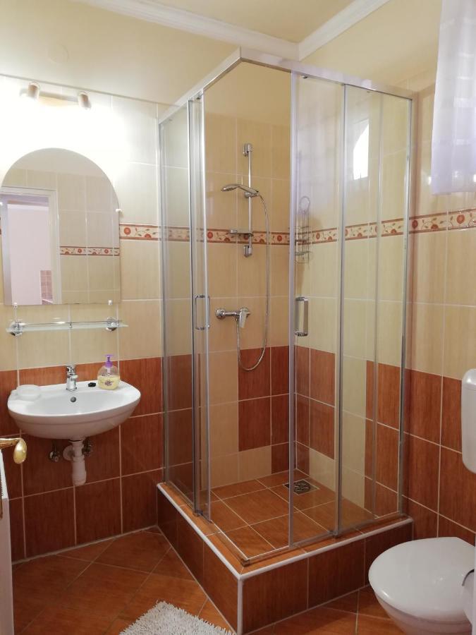 Hajdúszoboszló Imola Es Andrea Apartmanhaz מראה חיצוני תמונה