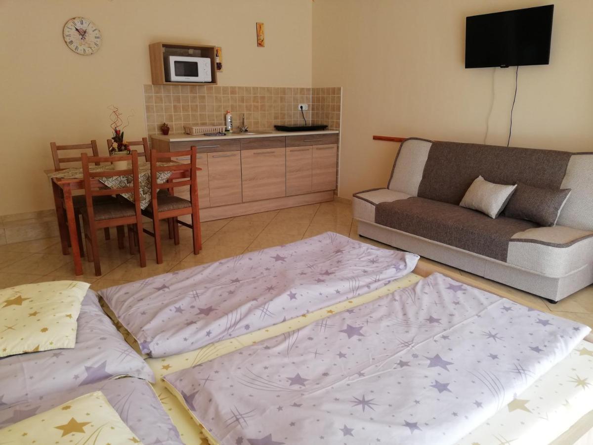 Hajdúszoboszló Imola Es Andrea Apartmanhaz מראה חיצוני תמונה