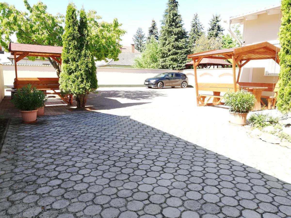 Hajdúszoboszló Imola Es Andrea Apartmanhaz מראה חיצוני תמונה