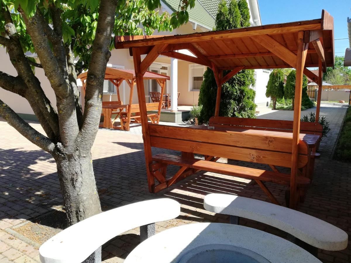 Hajdúszoboszló Imola Es Andrea Apartmanhaz מראה חיצוני תמונה