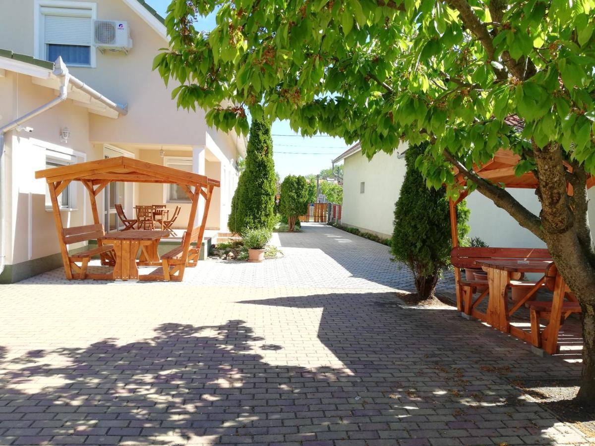 Hajdúszoboszló Imola Es Andrea Apartmanhaz מראה חיצוני תמונה