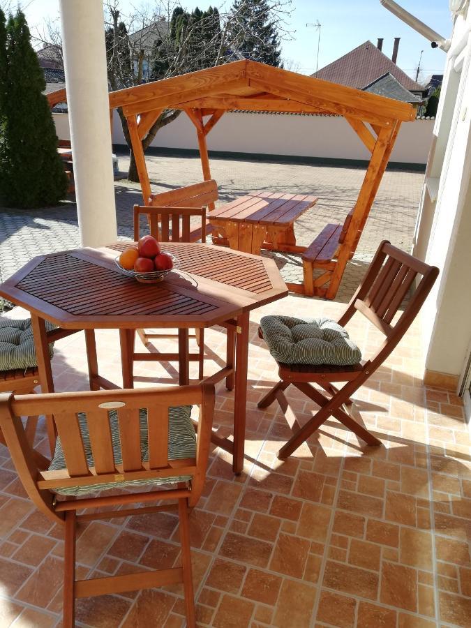 Hajdúszoboszló Imola Es Andrea Apartmanhaz מראה חיצוני תמונה
